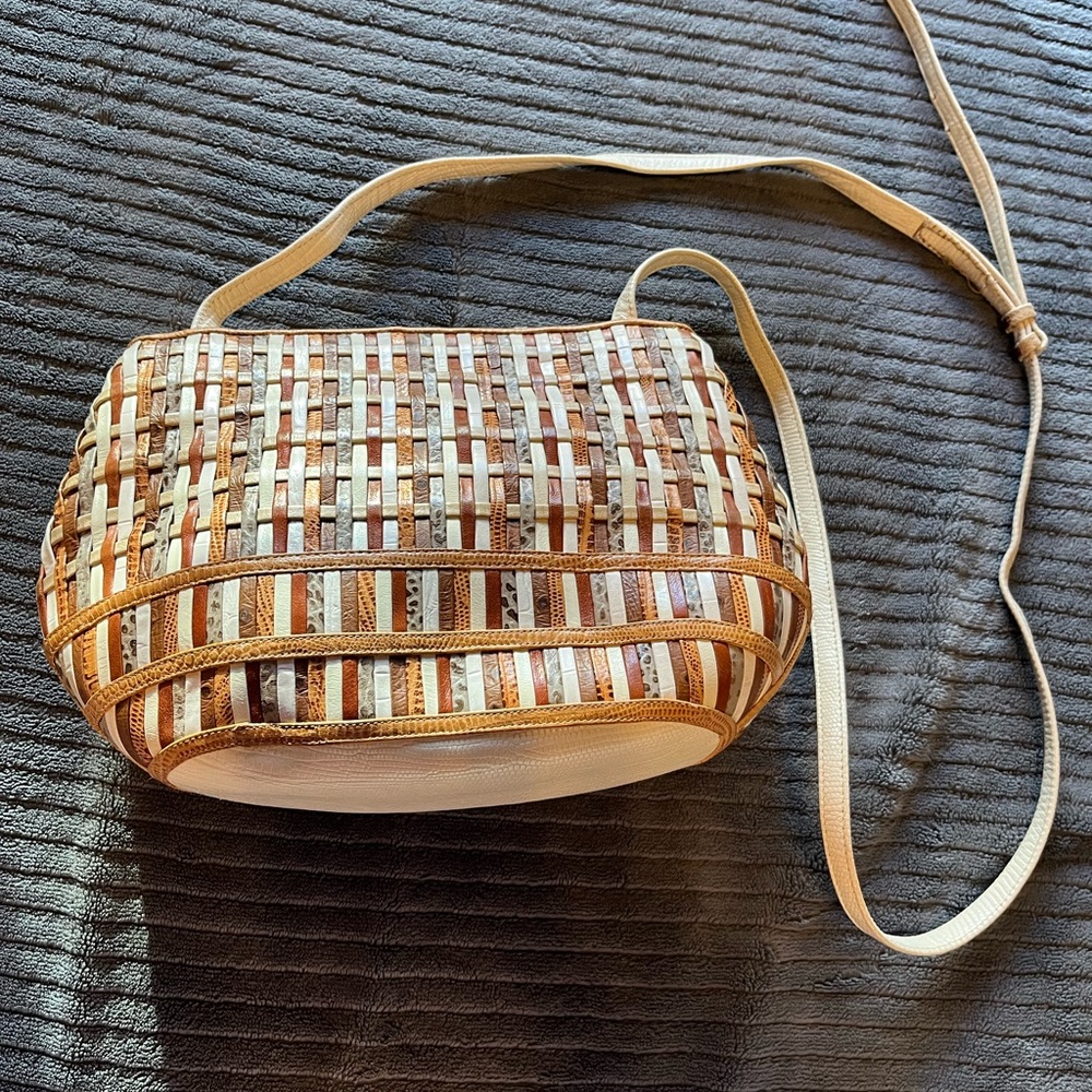 Sharif Woven Crossbody Bag in Tan and Cream - Picture 4 of 8